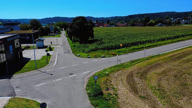 Das neue Gewerbegebiet Schaffhauser Breite, im Vordergrund die vieldiskutierte Kreuzung Hohenkrähenstraße/Altenburger Straße über die ...