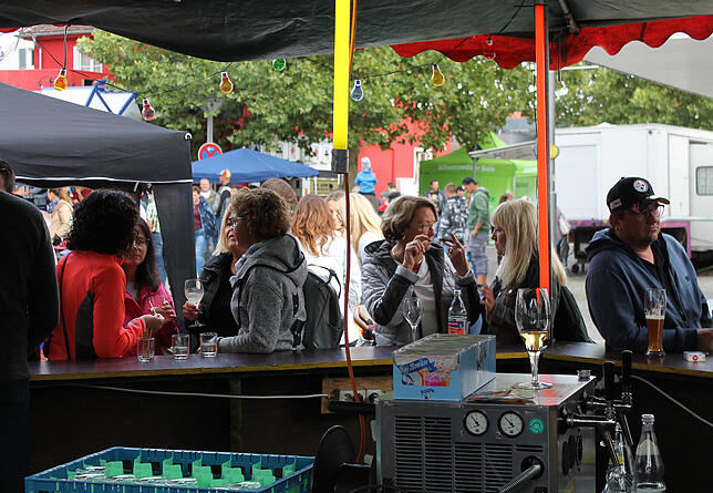 Bild 45: Beim Blumberger Straßenfest war die Stimmung trotz des Regenwetters gut