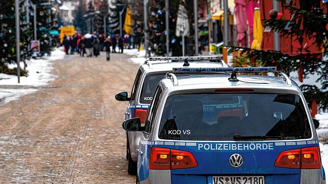 Der kommunale Ordnungsdienst muss laut Stadtverwaltung am Montagmorgen zahlreiche Verstöße gegen die Corona-Verordnung feststellen.