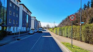 Am Ziel angekommen: Anwohner hatten sich lange für Tempo 30 in der Straße „An der Wiese“ eingesetzt. Jetzt wurde es in dieser Woche von ...