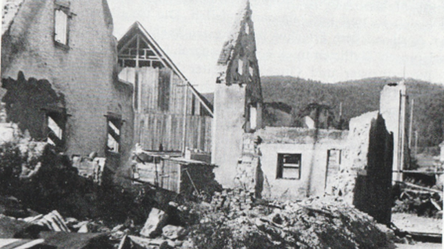 So sah es in der Dorfstraße in Zimmern nach dem fürchterlichen Bombenangriff am 26. April 1945 aus. Repro: Franz Dreyer