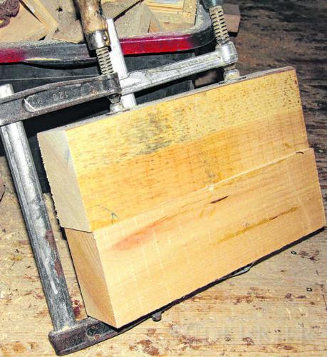Meistens fünf Kiefernholz-Klötze werden für den Rohling verleimt.