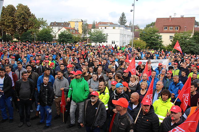 Bild 7: 5000 ZF-Mitarbeiter gehen aus Angst vor der Zukunft auf die Straße