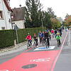Oberbürgermeister Bernd Häusler führt die Radler bei der Eröffnung der Fahrradstraße an. Vom Hegau-Gymnasium geht es über die ...