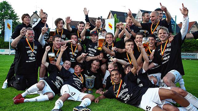 Der FC 08 Villingen beim SBFV-Pokalsieg 2009. Damals war der heutige Cheftrainer Mario Klotz noch als Spieler für die Villinger aktiv ...