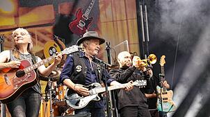 Die Kölsch-Rocker von BAP um ihren Frontmann Wolfgang Niedecken gingen mit 5000 Fans beim Stimmenfestival am Samstagabend auf dem ...
