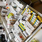 Die Wochenration Medikamente für die Isolierstation. Hustenstiller und Cortisonpräparate sind dabei, aber auch Vitamin D3 und Zink, um ...