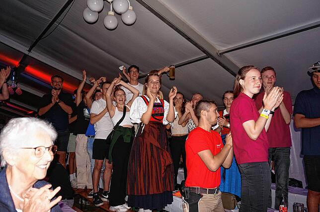 Bild 9: Chilbi: Stimmung pur im Festzelt beim Wunschkonzert
