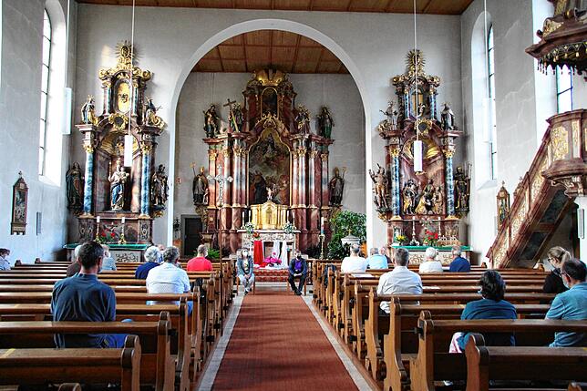 Mit dem Verkauf des Pfarrhauses Degernau verliert Steffen Huber (links) nicht nur seine Wohnung, die er mit der Familie seit 26 Jahren ...