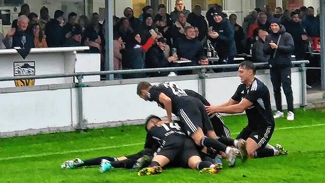 Der SV Mühlhausen feiert einen Last-Minute-Sieg gegen die SG Reichenau/W.