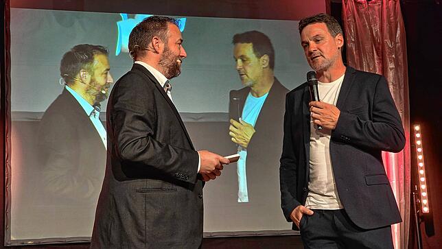 Moderator Reiner Jäckle im Gespräch mit Handball-Wektmeister Markus Baur.