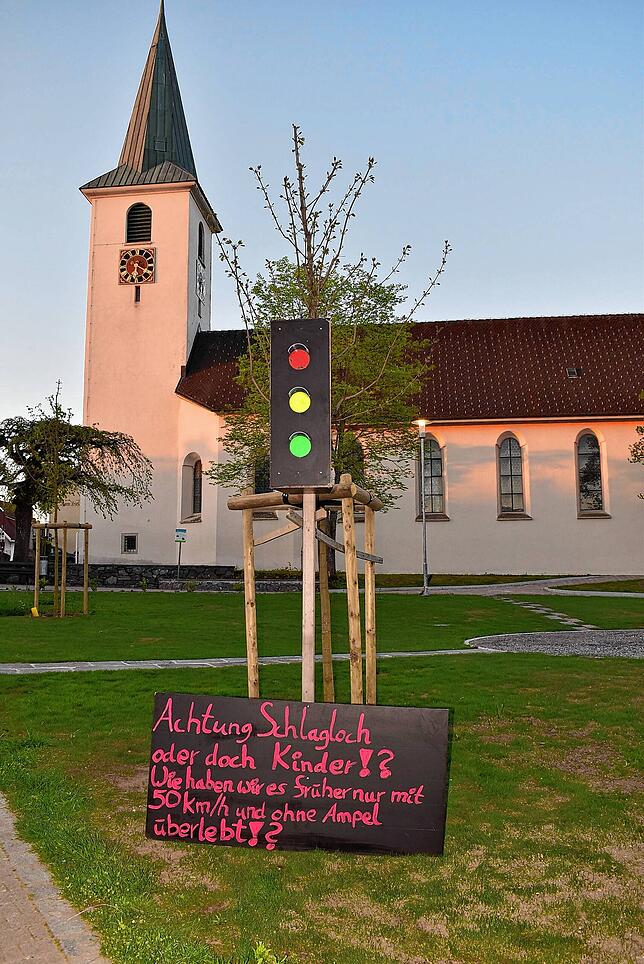 „Wie haben wir früher nur mit Tempo 50 und ohne Ampel überlegt, fragt dieser Maigeist.