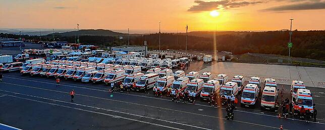 Insgesamt 100 Notfall-Krankenwagen des Bevölkerungsschutzes Baden-Württemberg wurden nach Rheinland-Pfalz geschickt. 25 davon stammen ...