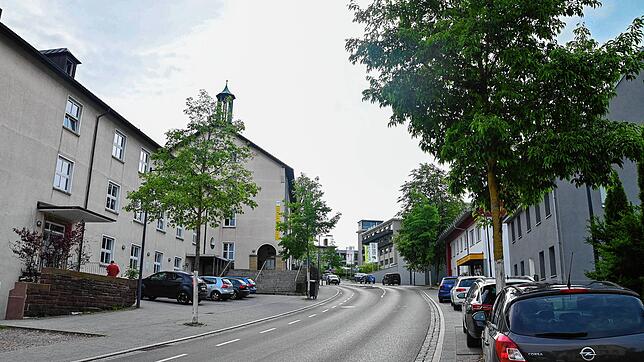 Im Bereich der Jugendmusikschule in der Bahnhofstraße darf künftig nur noch maximal 30 Stundenkilometer schnell gefahren werden. Das ...