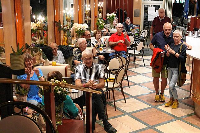 Ruhiger ging es im Eiscafé Vivaldi zu: Das meist ältere Publikum genoss hier den Auftritt von „Ladwig‘s Dixieland-Kapelle“