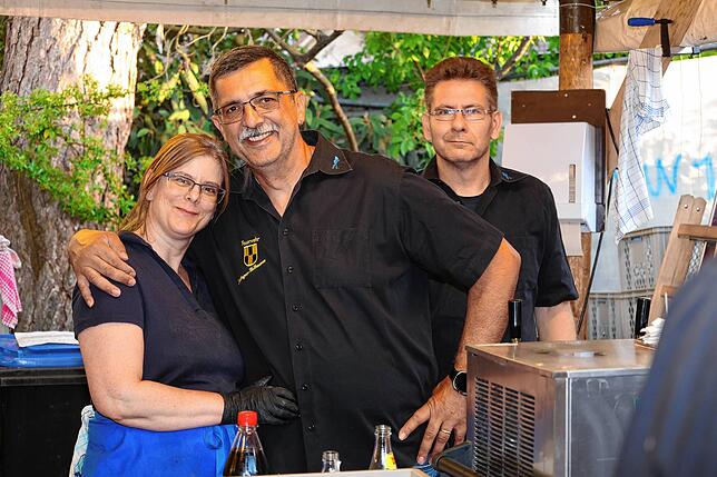 Bild 5: Feierlaune mit der Gretle-Band beim Dettinger Dorffest - hier gibt’s die schönsten Bilder