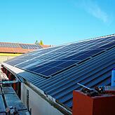Das Dach des umgebauten Pfullendorfer Feuerwehrhauses wird für eine Photovoltaik-Anlage genutzt.