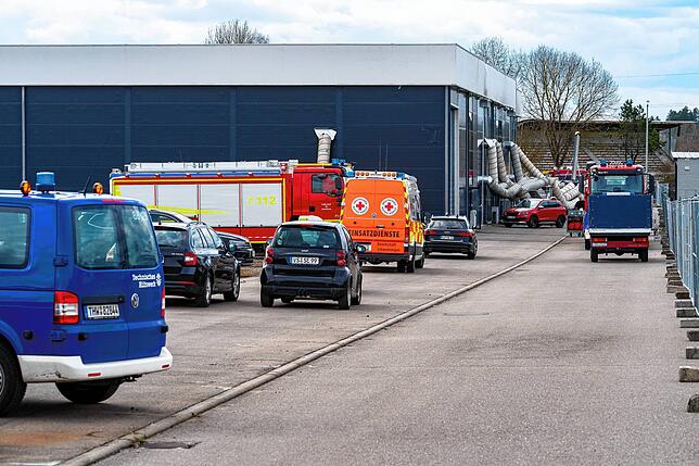 Aufbau der Corona Ambulanz des Landkreises SBK und des Klinikums am Messegelände in Schwenningen. Die Einrichtung ging jurze Zeit später ...