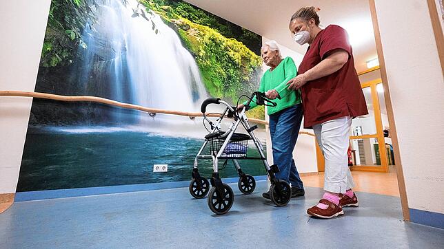 Seit 16. März gilt in Baden-Württemberg für Pflegekräfte die Impfpflicht. Bis 30. März konnten die Einrichtungen ungeimpfte Mitarbeiter ...