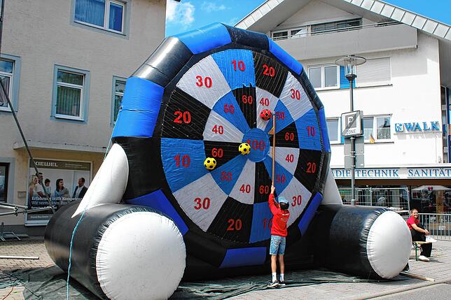 Bild 6: Bilder vom Straßenfest am Schweizer Feiertag (1)