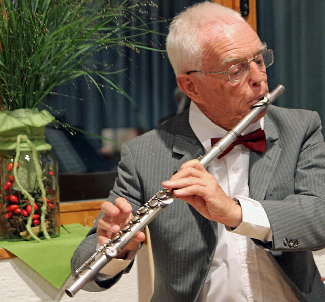Flötist Peter Graner – in Nußdorf zuhause – musizierte mit einem Quartett des Bodensee-Ärzteorchesters.
