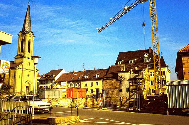 Historisches Foto: Um den Badischen Hof herum befand sich 1990 eine Baustelle.