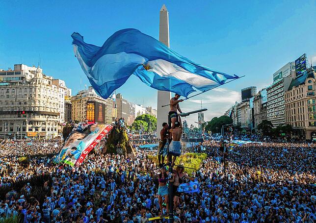 Für die Argentinier ist es der erste WM-Sieg nach 1986 – und der dritte Weltmeisterschaftstitel insgesamt.
