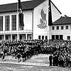 Bei der Eröffnung des Kur- und Hallenbads im Oktober 1937 wehten die Hakenkreuz-Flaggen am Ufer des Konstanzer Seerheins.