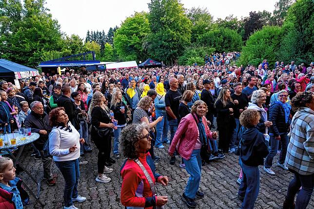 Bild 17: Radspitz heizt Besuchern beim Kulturfest kräftig ein