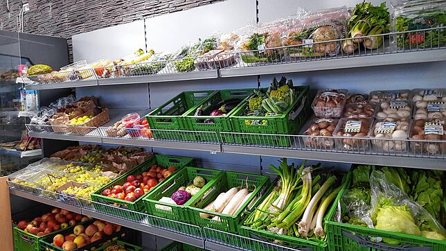 Auf den ersten Blick wirken die Regale der Tafel an diesem Mitwochnachmittag gut gefüllt. Aber weil das Warenangebot für 76 wartende ...