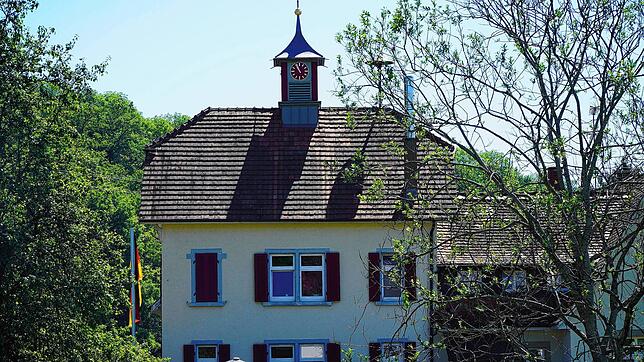 Ziemlich genau ein Jahr lang hatte das Rathaus in Tengen-Talheim keinen Turm, keine Uhr und keine Glocke.