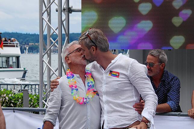 Bild 14: Der Überlinger CSD in Bildern, und dazwischen eine kleine Gruppe AfD