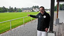 Hier fällt der Startschuss für &bdquo;Die Ballhelden&ldquo;. Auf dem Fußballplatz in Weilersbach will Tobias Leber aus Villingen im ...