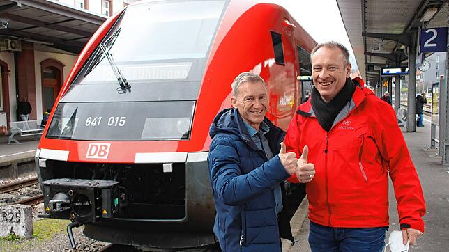 Lothar Probst, Verkehrsexperte im Landratsamt Waldshut (links), und Christian Brinkmann, Geschäftsführer der Bahnbetriebe Blumberg, sind ...