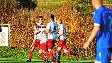 Die SG Reichenau-R.-Waldsiedlung jubelt, die Sportfreunde aus Owingen-Billafingen müssen zuschauen, nachdem sie die Partie 2:6 verloren ...