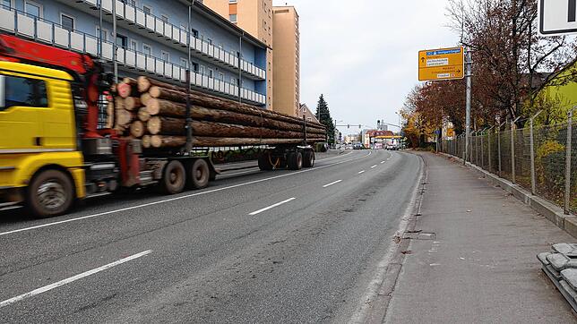 Aktuell führen beispielsweise in der Maybachstraße noch zwei Spuren in Richtung Albrechtstraße, nach Freigabe der B&nbsp;31-neu soll ...
