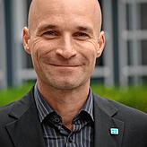 Chatbots sollen Menschen nicht ersetzen, sondern wertvolle Freiräume schaffe, sagt Professor Marco Mevius von der Informatik-Fakultät ...