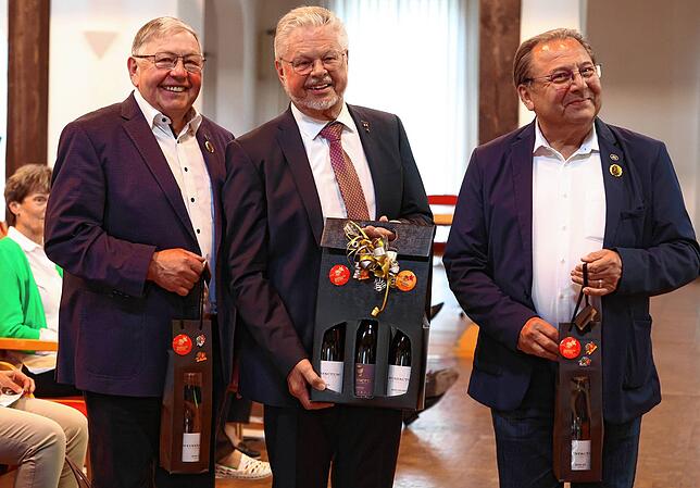 Bild 21: Großer Bahnhof bei der Verabschiedung von Roland Wehrle, Otto Gäng und Peter Schmidt