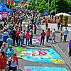 Das Blumberger Street Art Festival zieht Menschen aus nah und fern in seinen Bann wie hier im Jahr 2014. Bild: Roland Sprich