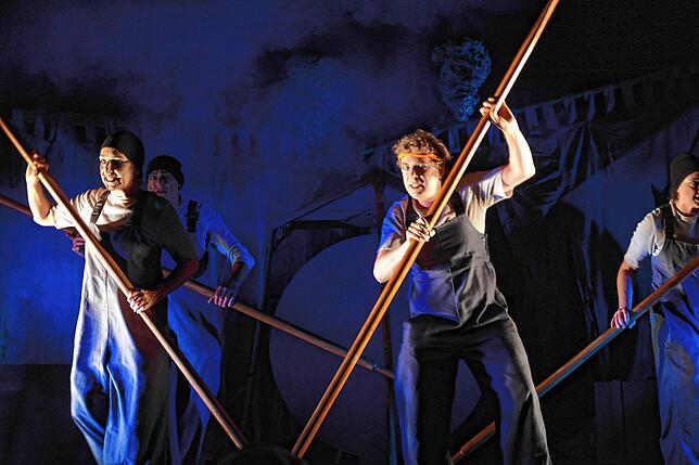 An die Ruder Gefährten: Das NN Theater Köln überzeugte das Publikum beim Kulturufer mit seinem Stück „Odysseus“.