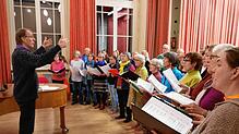 Der Kammerchor bereitet sich unter der Leitung von Dirigent Wolfgang Haller intensiv auf sein Adventskonzert vor. Bild: Michael Gottstein