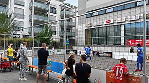 Das Street-Soccer-Turnier auf dem Edeka-Parkplatz feierte im vergangenen Jahr dank des ZIZ-Förderprogramms Premiere. Archivfoto: Janis ...