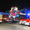 Nun ist sie da, die Drehleiter der Feuerwehr Geisingen. Da darf auch eine erste Fahrt mit dem Rettungskorb nicht fehlen. Zusammen mit ...