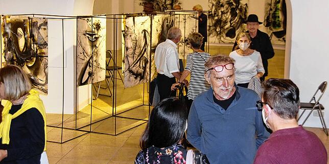 (Archivbild) Im Engener Museum und Galerie sind viele hochwertige Kunst-Ausstellungen zu sehen. Das Bild zeigt eine solche mit Werken ...