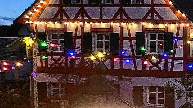 Mittel- bis langfristig soll sich an der Straßenbeleuchtung etwas ändern. Halbnächtige Lampen sollen künftig eine Stunde länger ...