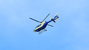 Ein Rettungshubschrauber im Einsatz. (Symbolbild) Bei Unfällen in Wutach und bei Grafenhausen sind Helikopter angefordert worden.