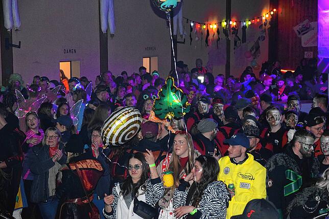 Bild 15: Gigantische Partynacht in Nöggenschwiel: 700 Guggenmusiker rocken mit DJs in drei Zelten!