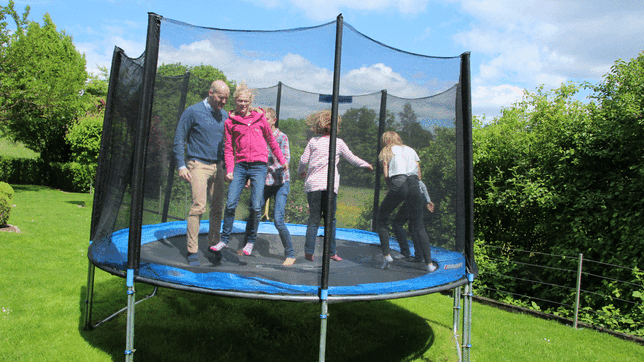 Der tägliche Sport macht gemeinsam am meisten Spaß: Gesa und Hauke Hansen mit ihren Kindern Luisa, Emma, Henrik und Ida auf dem ...