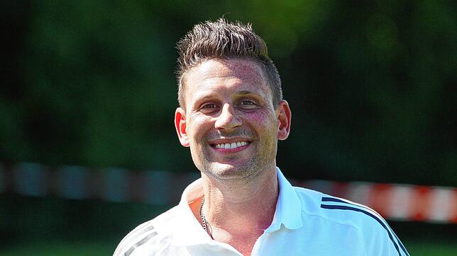 Benjamin Heim hat Grund zur Freude: Der SV Mühlhausen hat sich in Steißlingen mit 3:0 klar durchgesetzt.