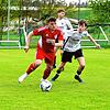 Der SV Hinterzarten (Daniel Hensler, links) setzte sich nicht gegen den SV Aasen (Moritz Bruch) durch und verlor 0:2.